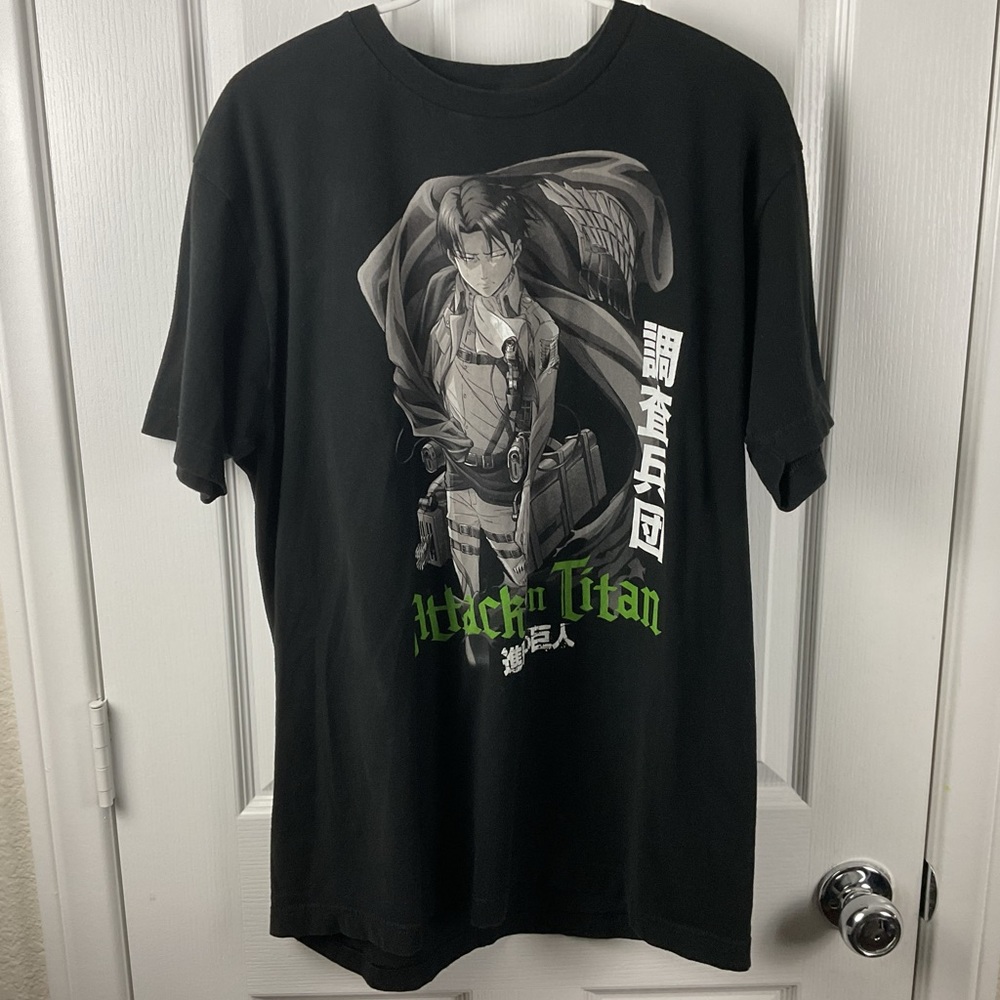 Pre-Owned Attack on Titan Women’s Black Printed Graphic T-Shirt, Size L